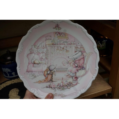 1111 - A collection of Wedgwood pottery and porcelain, to include: a set of 'Wind in The Willows' plat... 