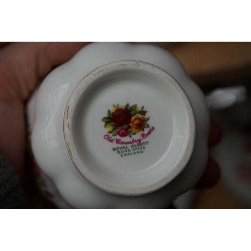 1112 - A Royal Albert 'Old Country Roses' pattern part tea service, (s.d.).