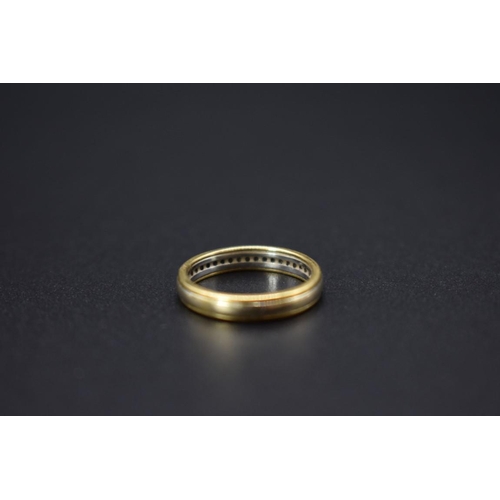 72 - An 18ct gold diamond half eternity ring, total weight 2.6g, size H 1/2.