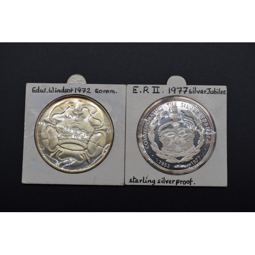 143 - Coins: an Edward Duke of Windsor 1894-1972 silver commemorative medal; together with an Elizabeth II... 