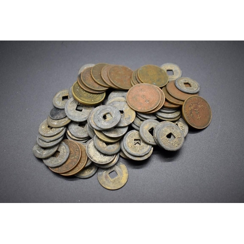 163 - Coins: a quantity of Chinese coins; to include: Ten Cash and Qing dynasty examples.