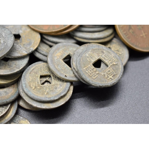 163 - Coins: a quantity of Chinese coins; to include: Ten Cash and Qing dynasty examples.