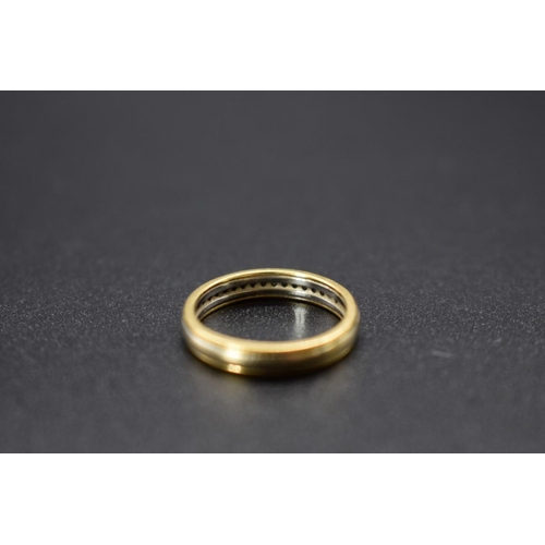 72 - An 18ct gold diamond half eternity ring, total weight 2.6g, size H 1/2.