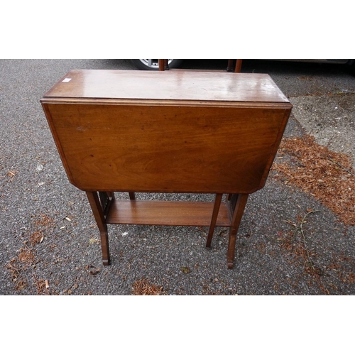 1068 - A Georgian mahogany worktable: together with an Edwardian Sutherland table. (2)