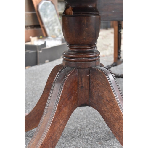 1042 - A Victorian mahogany oval breakfast table, 73cm high x 140cm wide x 118cm deep, (s.d.). Collection o... 