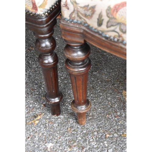 1069 - A set of six Victorian mahogany dining chairs. Collection of this lot is strictly by appointment on ... 