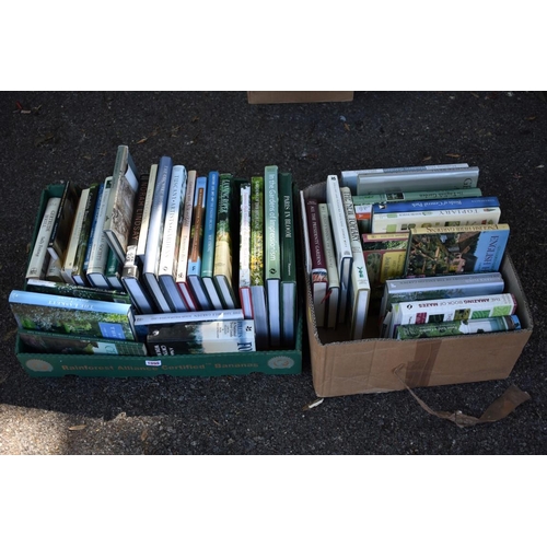 1095 - Two boxes of gardening books. Collection of this lot is strictly by appointment on Saturday 26th Jun... 