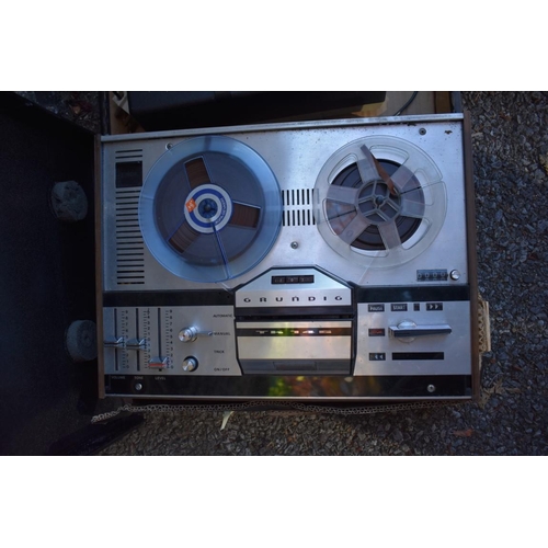 1096 - A Grundig 7k 146 reel to reel tape recorder; together with a Kindemann projector. Collection of this... 