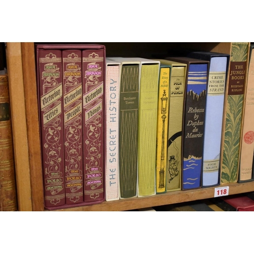 118 - FOLIO SOCIETY: collection of 31 vols, Folio Society publications in slipcase, generally in very... 