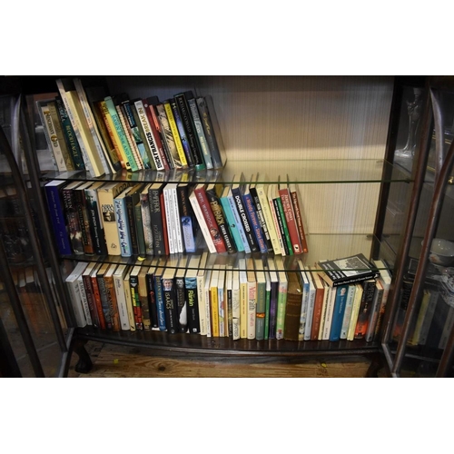 465 - SIGNED BOOKS: collection of approx 94 modern publications, hardback and paperback fiction and n... 