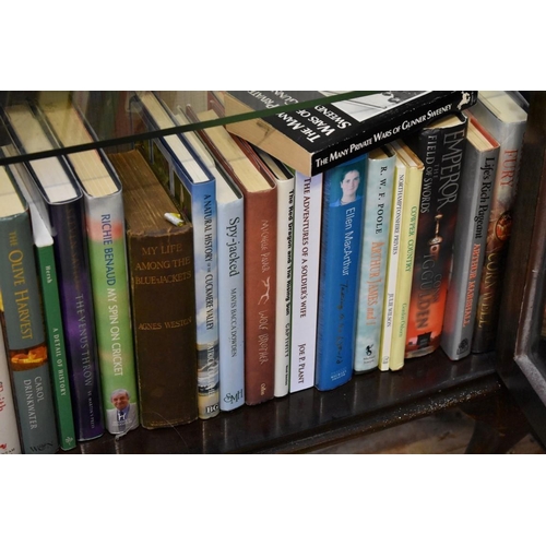 465 - SIGNED BOOKS: collection of approx 94 modern publications, hardback and paperback fiction and n... 