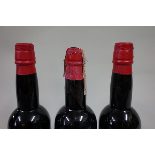 570 - Three half bottles of Oloroso Viejisimo Sherry, 1940s bottling, Antonio de la Riva. (3)... 