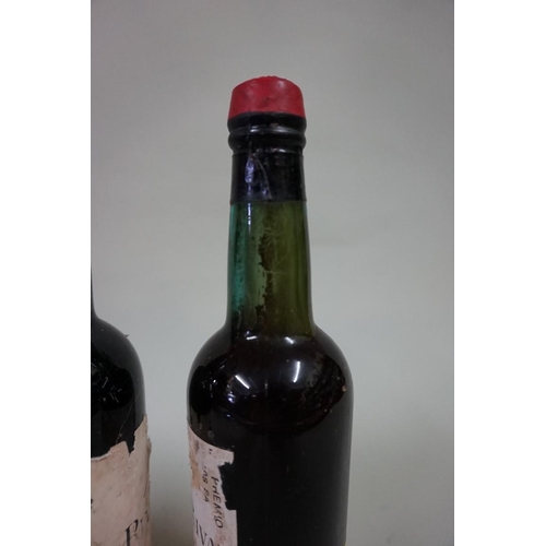 571 - Three half bottles of Oloroso Viejisimo Sherry, 1940s bottling, Antonio de la Riva. (3)... 