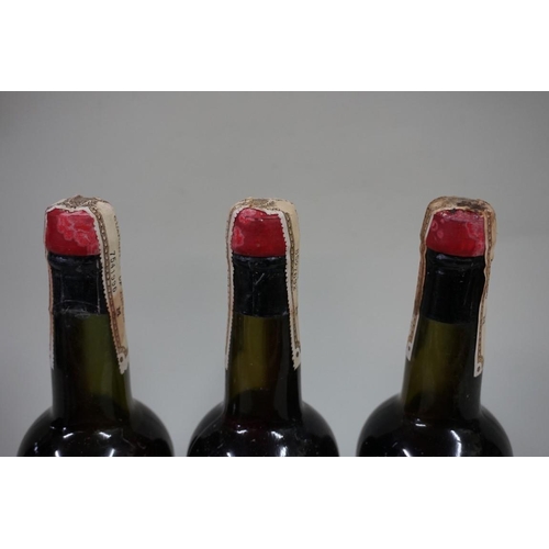 572 - Three half bottles of Tres Cortados Sherry, 1940s bottling, Antonio de la Riva. (3)... 