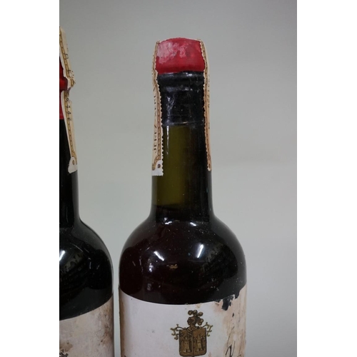 573 - Three half bottles of Tres Cortados Sherry, 1940s bottling, Antonio de la Riva. (3)... 