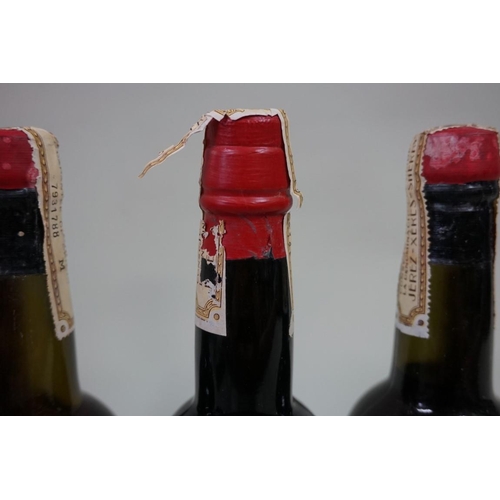 573 - Three half bottles of Tres Cortados Sherry, 1940s bottling, Antonio de la Riva. (3)... 