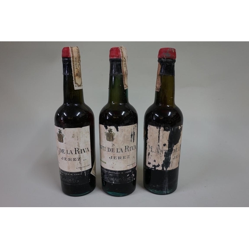 574 - Three half bottles of Tres Cortados Sherry, 1940s bottling, Antonio de la Riva. (3)... 