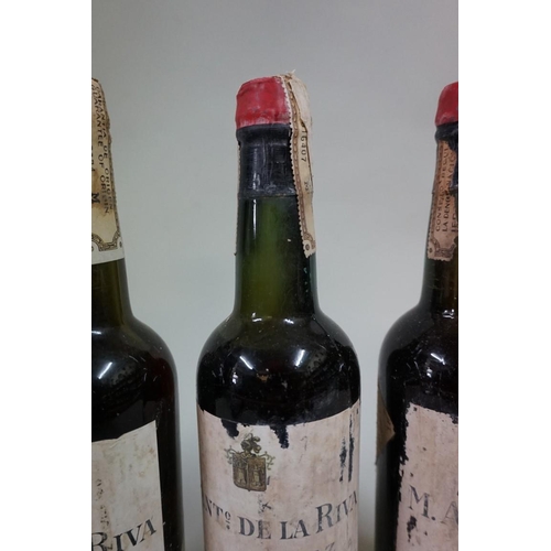 574 - Three half bottles of Tres Cortados Sherry, 1940s bottling, Antonio de la Riva. (3)... 