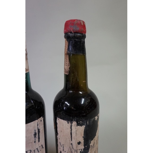 574 - Three half bottles of Tres Cortados Sherry, 1940s bottling, Antonio de la Riva. (3)... 