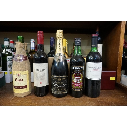 749 - Thirteen various bottles of wine, to include mulled wine; together with a bottle of cider. (14)... 