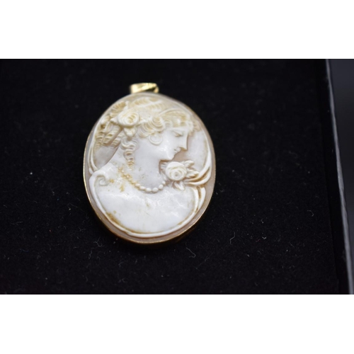 200 - A yellow metal framed carved shell cameo pendant, stamped 9ct, 3.9cm.