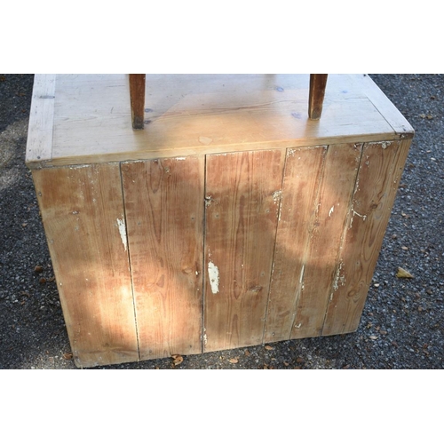 1059 - A pine chest of drawers, together with an old box commode.