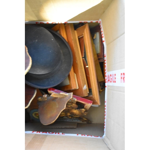 1094 - (LC) A wood and gilt hanging wall shelf; together with a bowler hat, giltwood wall bracket and a qua... 