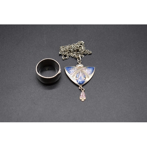 209 - An Arts & Crafts silver and enamel pendant, by James Fenton & Co, Birmingham 1909, 43mm... 