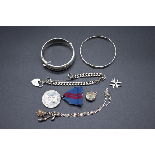 218 - A small group of silver and white metal jewellery; to include a hinged bangle and a compass fob.... 