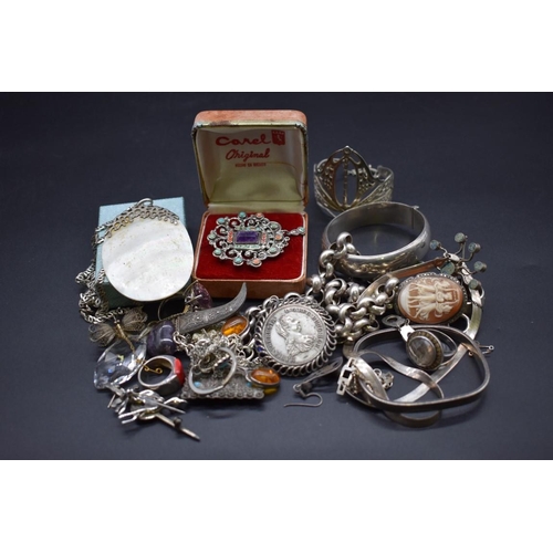 229 - A group of silver and white metal jewellery.