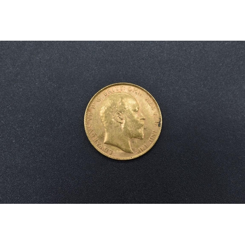 259 - Coins: an Edward VII 1910 gold sovereign.