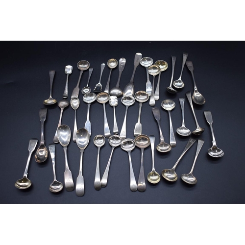 498Z - A quantity of Georgian and Victorian silver condiment spoons, to include Scottish and Irish examples... 