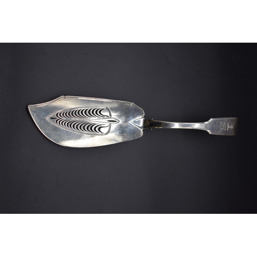 499V - A George III silver fiddle pattern fish slice, by William Knight II, London 1820, 29cm, 132g.... 