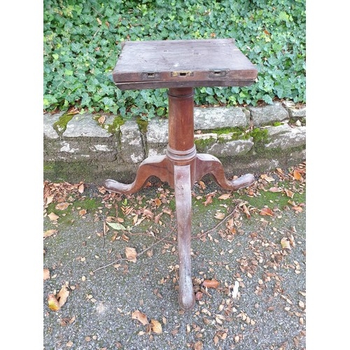 1090A - (LC) A 18th century mahogany tripod table base.