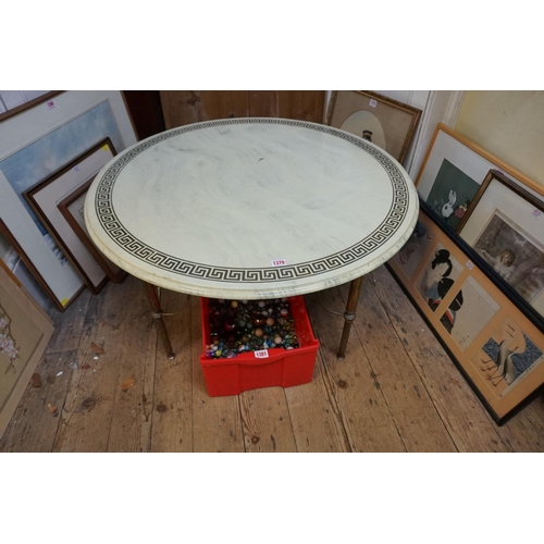 1359 - A 1950s/60s brass and faux marble circular low occasional table, 93.5cm diameter.... 