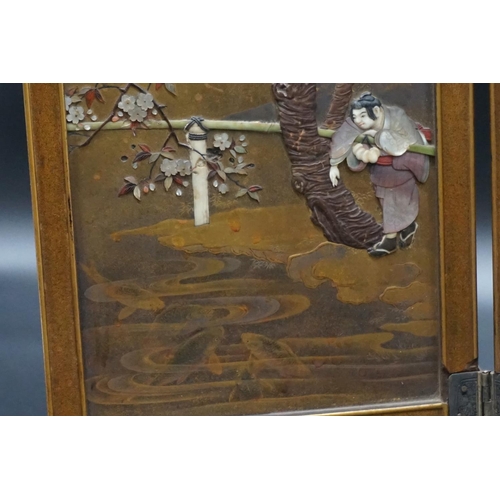 1289 - A very fine Japanese gold lacquer and shibayama table screen, possibly attributable to Masaaki, 30.5... 