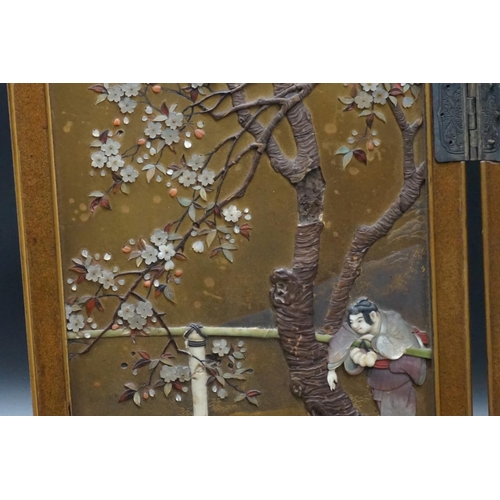 1289 - A very fine Japanese gold lacquer and shibayama table screen, possibly attributable to Masaaki, 30.5... 