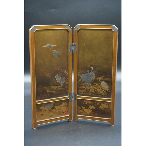 1289 - A very fine Japanese gold lacquer and shibayama table screen, possibly attributable to Masaaki, 30.5... 