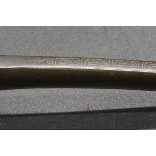 1291 - A Japanese bronze and inlaid yatate, probably Meiji, 19cm long.