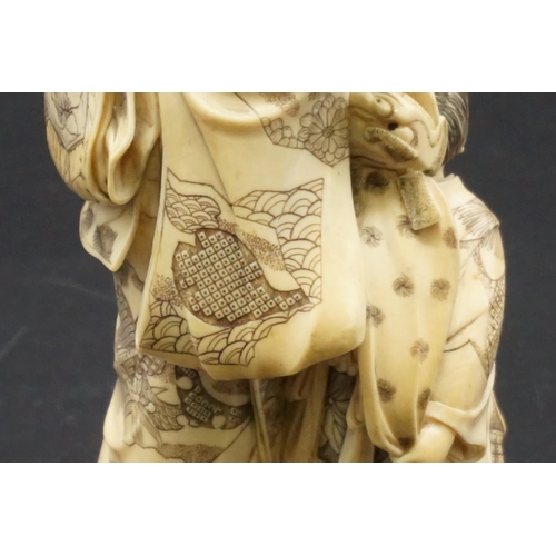 1302 - A good and large Japanese carved ivory okimono figure group, Meiji, depicting a mother and two child... 