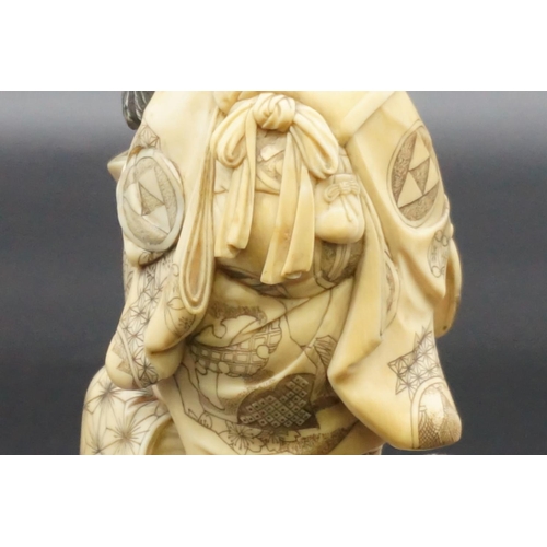 1302 - A good and large Japanese carved ivory okimono figure group, Meiji, depicting a mother and two child... 