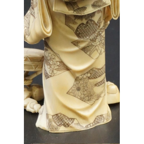 1302 - A good and large Japanese carved ivory okimono figure group, Meiji, depicting a mother and two child... 