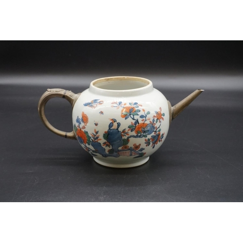 1304 - A large Chinese Imari teapot and cover, 18th century, 21cm high, (a.f.).