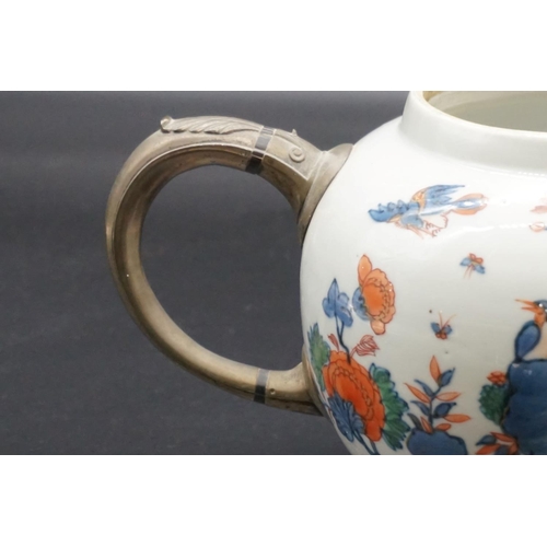 1304 - A large Chinese Imari teapot and cover, 18th century, 21cm high, (a.f.).