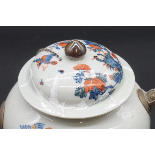 1304 - A large Chinese Imari teapot and cover, 18th century, 21cm high, (a.f.).