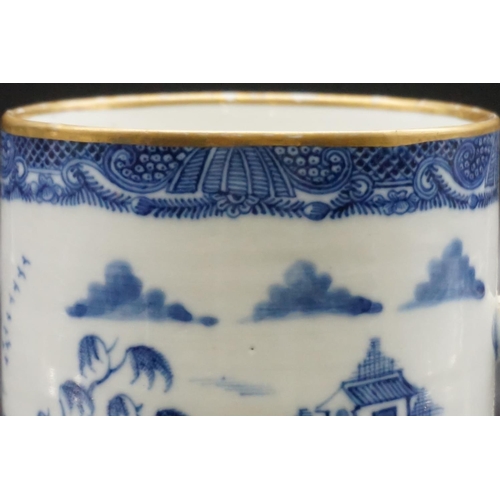 1305 - A large Chinese blue and white mug, late 18th century, 13.5cm high.