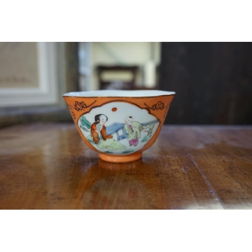 1334 - A mixed group of ceramics, to include: a Victorian Soane & Smith centrepiece, 21cm high; a small... 