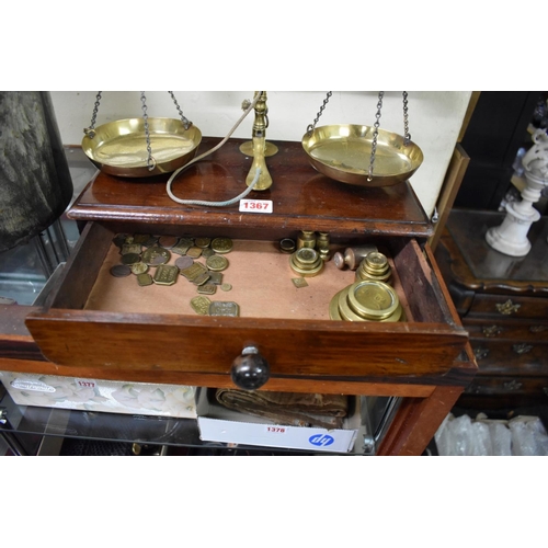 1367 - A set of 19th century Avery brass and mahogany balance scales, the apron drawer enclosing a col... 