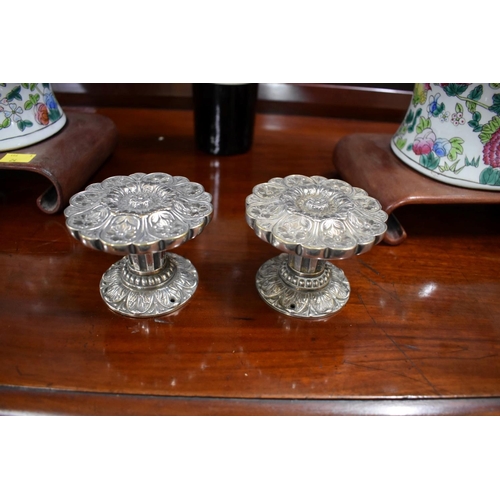 1371 - A mixed lot, to include: a pair of electroplated door knobs; a Victorian pot lid; and onyx. ... 