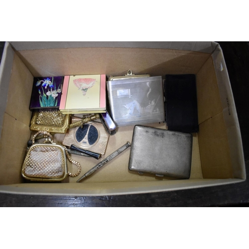 1379 - A mixed lot, to include: purses, compacts, cigarette cases etc. 